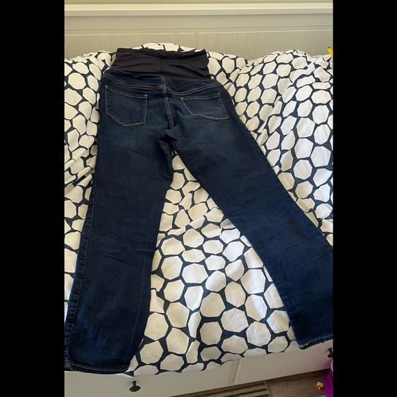 🌈 3/$40 Old Navy Maternity jeans s8 regular fit - Picture 2 of 10